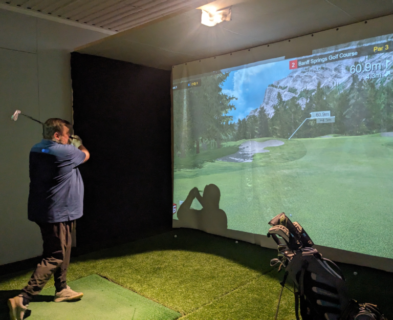 Oma golfsimulaattori – kun työntekijän idea muuttuu yhteiseksi eduksi